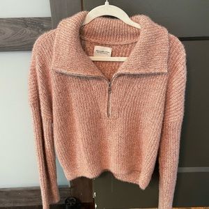 Abercrombie Sweater - Women's
Chenille Eyelash Half-Zip Sweater - XS